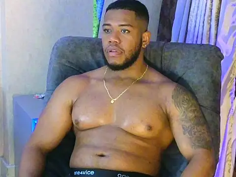 Snapshot of BenjaminCol_ chatting on October 2025 12:42:01 AM BenjaminCol online show from October 2025 12:42:01 AM