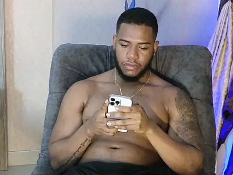 Snapshot of BenjaminCol_ chatting on October 2025 10:32:02 PM BenjaminCol online show from October 2025 10:32:02 PM