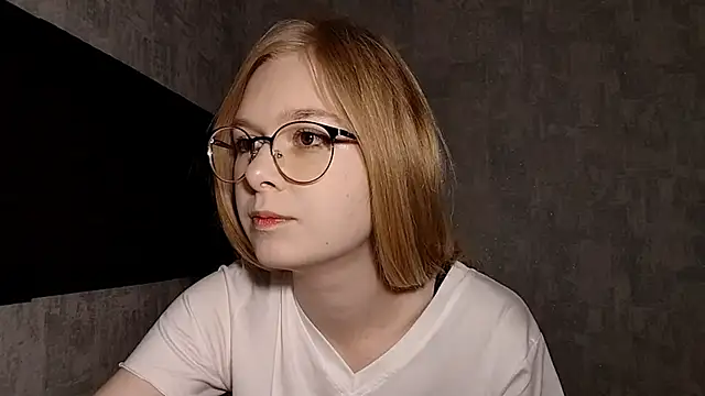 Snapshot of LiaVibes chatting on September 2025 08:04:02 AM LiaVibes online show from September 2025 08:04:02 AM