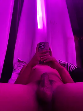 Snapshot of saj_taylorr17 chatting on December 2025 03:51:01 PM saj taylorr17 online show from December 2025 03:51:01 PM