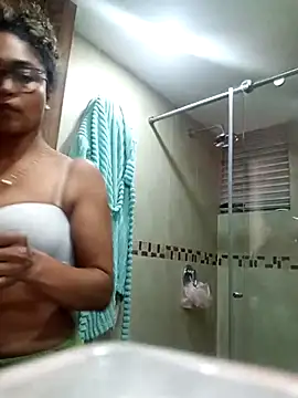 Snapshot of BiiancaEstradaa chatting on September 2025 09:39:02 PM BiiancaEstradaa online show from September 2025 09:39:02 PM