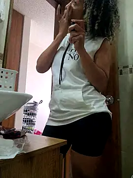 Snapshot of BiiancaEstradaa chatting on February 2026 05:47:02 PM BiiancaEstradaa online show from February 2026 05:47:02 PM