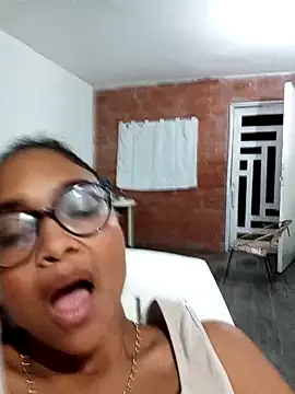 Snapshot of BiiancaEstradaa chatting on March 2026 01:55:01 AM BiiancaEstradaa online show from March 2026 01:55:01 AM