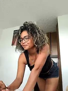 Snapshot of BiiancaEstradaa chatting on April 2026 05:10:02 PM BiiancaEstradaa online show from April 2026 05:10:02 PM