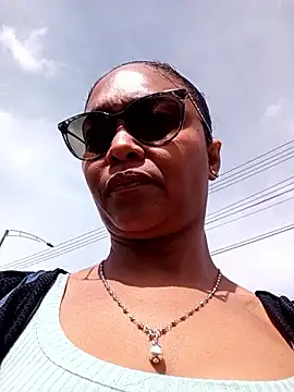 Snapshot of BiiancaEstradaa chatting on April 2026 02:06:02 PM BiiancaEstradaa online show from April 2026 02:06:02 PM