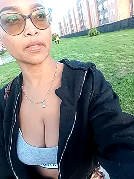 Snapshot of BiiancaEstradaa chatting on April 2026 10:48:02 PM BiiancaEstradaa online show from April 2026 10:48:02 PM