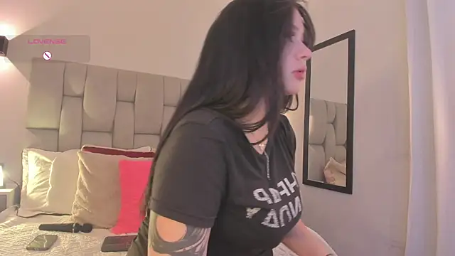 Seraphyne666 online show from May 2026 04:34:02 PM