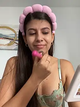 Snapshot of Lenapink19 chatting on October 2025 08:05:01 PM Lenapink19 online show from October 2025 08:05:01 PM