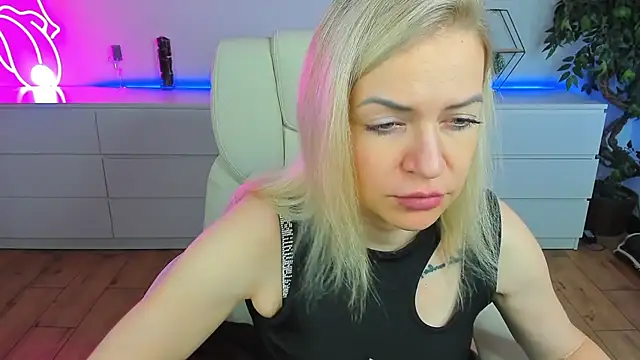 Anna Snows online show from September 2025 12:04:02 PM