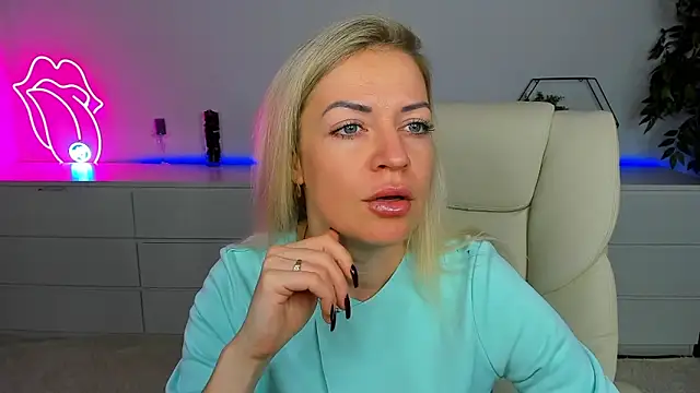 Anna Snows online show from September 2025 06:31:02 PM