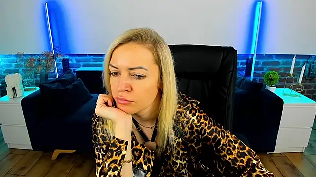 Anna Snows online show from September 2025 12:08:02 PM