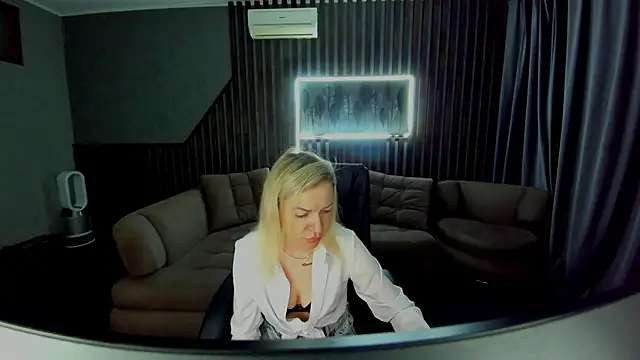 Anna Snows online show from October 2025 05:40:01 AM