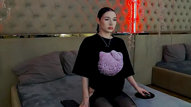 Snapshot of RoxyDoll_ chatting on October 2025 05:25:02 PM RoxyDoll online show from October 2025 05:25:02 PM