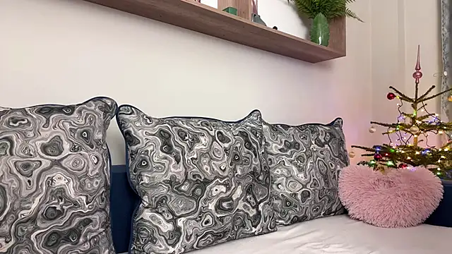 Snapshot of maria_and_alex chatting on December 2024 04:51:01 PM maria and alex online show from December 2024 04:51:01 PM