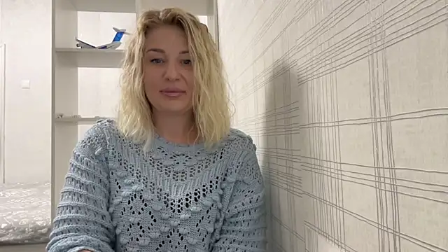 Snapshot of Blondie_xoxoxo chatting on September 2025 09:22:02 AM Blondie xoxoxo online show from September 2025 09:22:02 AM