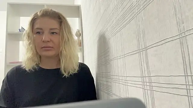 Snapshot of Blondie_xoxoxo chatting on September 2025 07:56:02 AM Blondie xoxoxo online show from September 2025 07:56:02 AM