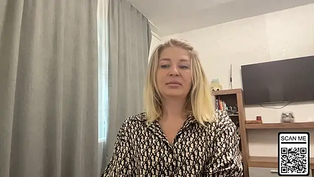 Snapshot of Blondie_xoxoxo chatting on October 2025 07:38:02 AM Blondie xoxoxo online show from October 2025 07:38:02 AM