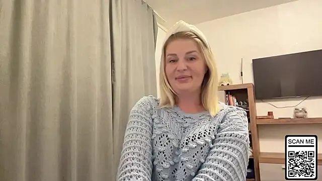 Snapshot of Blondie_xoxoxo chatting on October 2025 05:33:02 PM Blondie xoxoxo online show from October 2025 05:33:02 PM