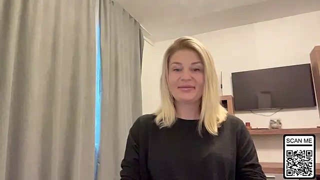 Snapshot of Blondie_xoxoxo chatting on October 2025 08:22:02 AM Blondie xoxoxo online show from October 2025 08:22:02 AM