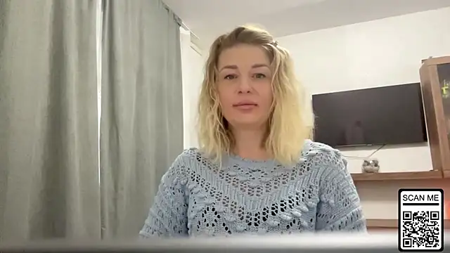 Snapshot of Blondie_xoxoxo chatting on October 2025 07:29:01 AM Blondie xoxoxo online show from October 2025 07:29:01 AM