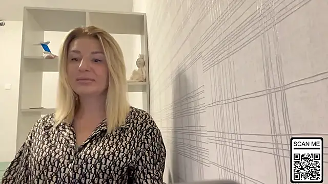 Snapshot of Blondie_xoxoxo chatting on October 2025 06:58:02 AM Blondie xoxoxo online show from October 2025 06:58:02 AM