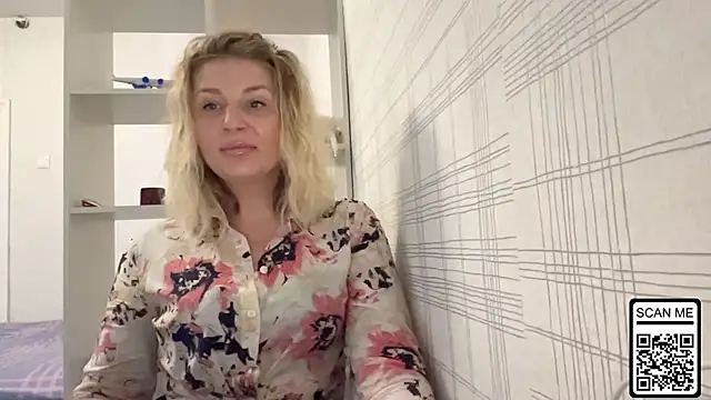 Snapshot of Blondie_xoxoxo chatting on October 2025 08:40:02 AM Blondie xoxoxo online show from October 2025 08:40:02 AM