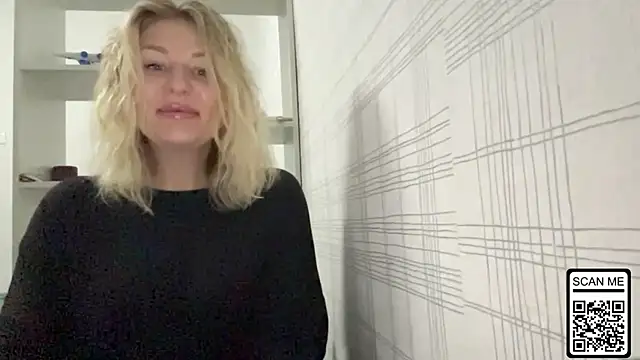 Snapshot of Blondie_xoxoxo chatting on November 2025 06:25:01 AM Blondie xoxoxo online show from November 2025 06:25:01 AM