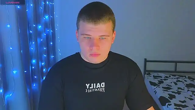 kittenmurr online show from November 2025 03:40:01 AM