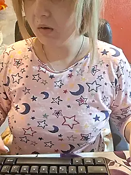 Snapshot of qSensi chatting on November 2025 10:12:01 PM qSensi online show from November 2025 10:12:01 PM