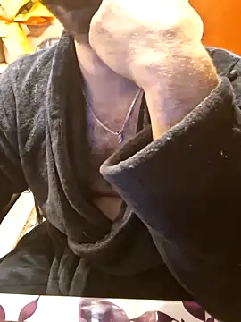 Snapshot of qSensi chatting on December 2025 04:07:02 AM qSensi online show from December 2025 04:07:02 AM