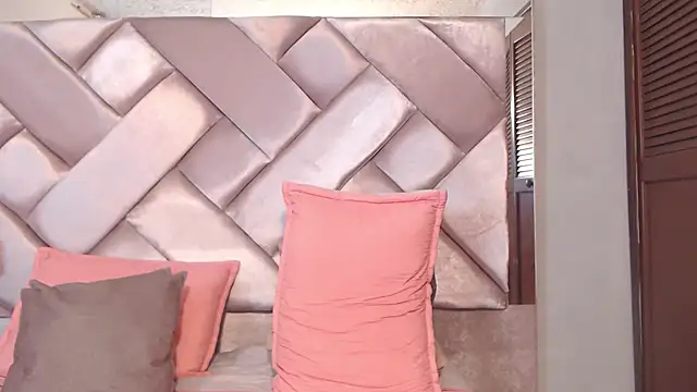 Ashleyroberst online show from May 2026 01:50:02 PM