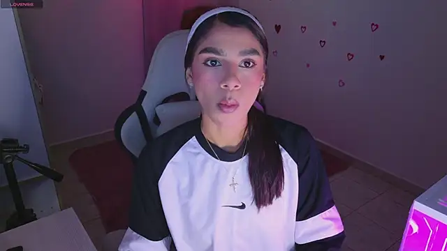 Snapshot of BrunetteAdams001 chatting on February 2026 03:48:02 AM BrunetteAdams001 online show from February 2026 03:48:02 AM