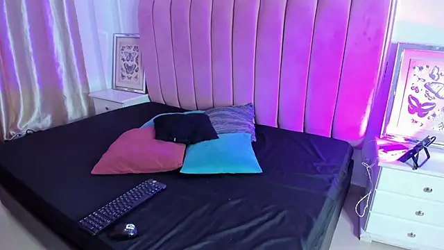 Snapshot of Tessa_Sinclaire chatting on September 2025 08:25:01 PM Tessa Sinclaire online show from September 2025 08:25:01 PM