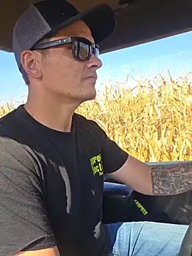 twistafatpipe online show from October 2025 05:47:02 PM