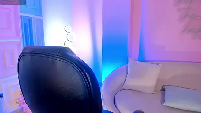 Snapshot of AyshelBrown chatting on October 2025 03:45:01 AM AyshelBrown online show from October 2025 03:45:01 AM