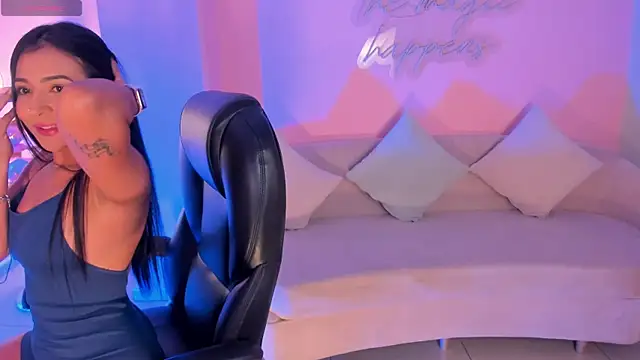 Snapshot of AyshelBrown chatting on October 2025 03:14:02 AM AyshelBrown online show from October 2025 03:14:02 AM