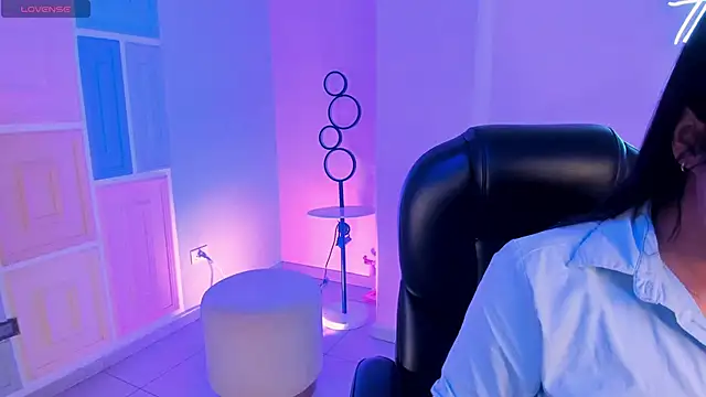 Snapshot of AyshelBrown chatting on October 2025 03:40:01 AM AyshelBrown online show from October 2025 03:40:01 AM