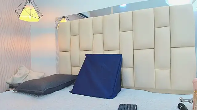 Snapshot of Vero_Temptation chatting on November 2025 12:04:02 PM Vero Temptation online show from November 2025 12:04:02 PM