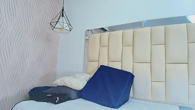 Snapshot of Vero_Temptation chatting on December 2025 12:14:01 PM Vero Temptation online show from December 2025 12:14:01 PM