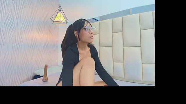 Snapshot of Vero_Temptation chatting on December 2025 12:32:01 PM Vero Temptation online show from December 2025 12:32:01 PM