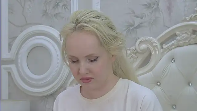 EllieFrosty  online show from May 2026 08:15:01 PM