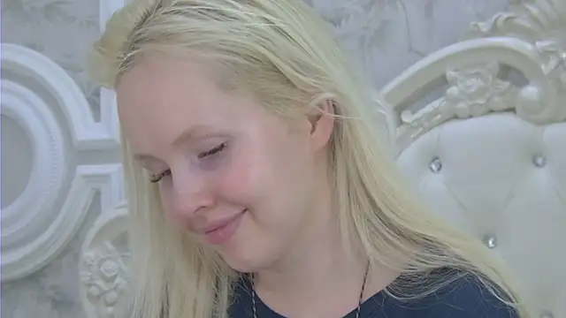 EllieFrosty  online show from May 2026 12:05:01 AM