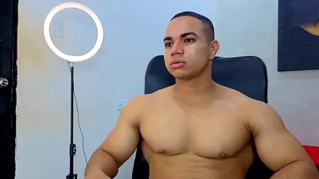 Snapshot of DylanGuss chatting on September 2025 11:48:01 AM DylanGuss online show from September 2025 11:48:01 AM