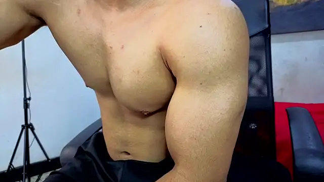 Snapshot of DylanGuss chatting on October 2025 11:49:02 AM DylanGuss online show from October 2025 11:49:02 AM