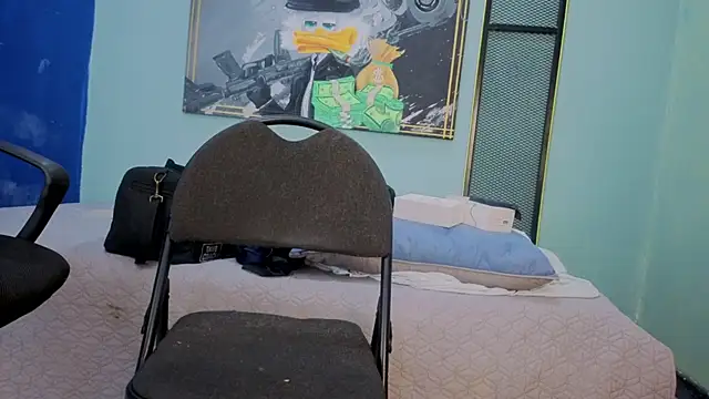 Snapshot of DylanGuss chatting on November 2025 12:07:01 PM DylanGuss online show from November 2025 12:07:01 PM