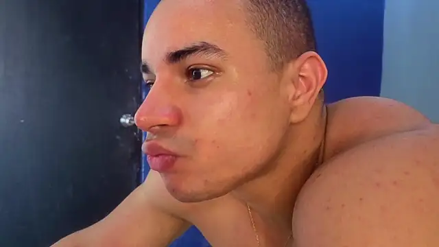 Snapshot of DylanGuss chatting on December 2025 08:13:02 PM DylanGuss online show from December 2025 08:13:02 PM