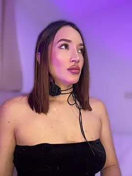 Bella-taylorr online show from May 2026 11:27:01 AM