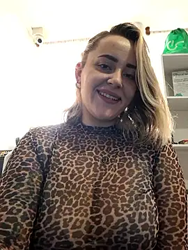 Snapshot of CurvyLust_x chatting on September 2025 02:31:02 PM CurvyLust x online show from September 2025 02:31:02 PM