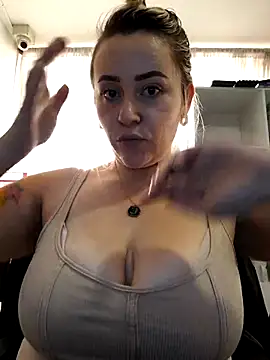 Snapshot of CurvyLust_x chatting on October 2025 03:44:02 PM CurvyLust x online show from October 2025 03:44:02 PM