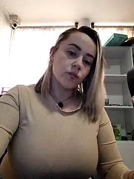 Snapshot of CurvyLust_x chatting on November 2025 04:29:01 PM CurvyLust x online show from November 2025 04:29:01 PM